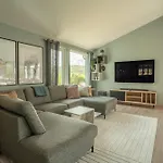 بيت للعطل Large Modern House, Perfect For Northern Lights Hunting *