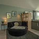 Large Modern House, Perfect For Northern Lights Hunting بيت للعطل *