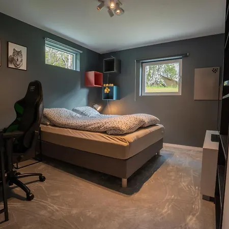 Large Modern House, Perfect For Northern Lights Hunting Ferienhaus