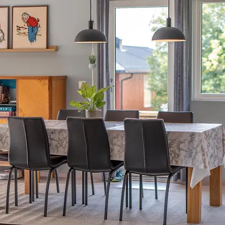 Large Modern House, Perfect For Northern Lights Hunting Feriehus