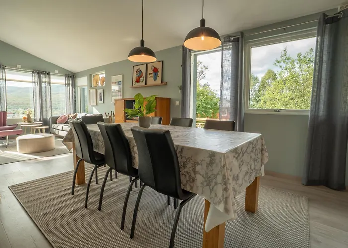 Large Modern House, Perfect For Northern Lights Hunting * Tromsø