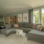Large Modern House, Perfect For Northern Lights Hunting *