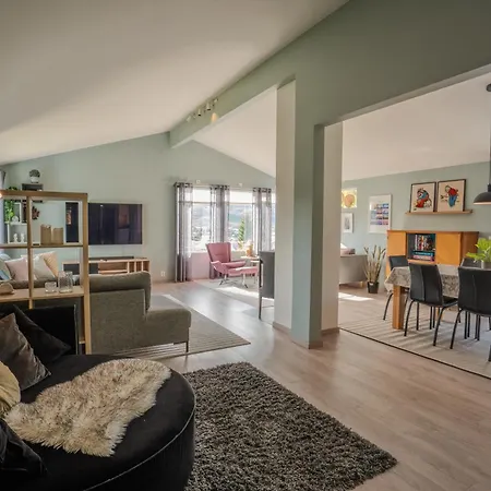 Дом отдыха Large Modern House, Perfect For Northern Lights Hunting Тромсё