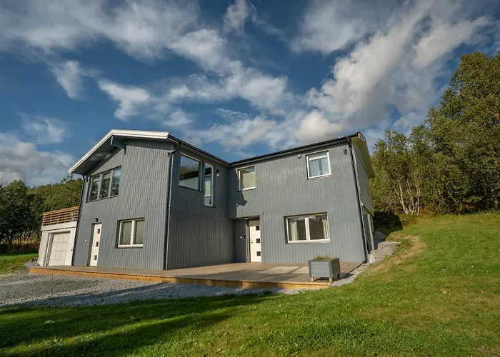 Large Modern House, Perfect For Northern Lights Hunting